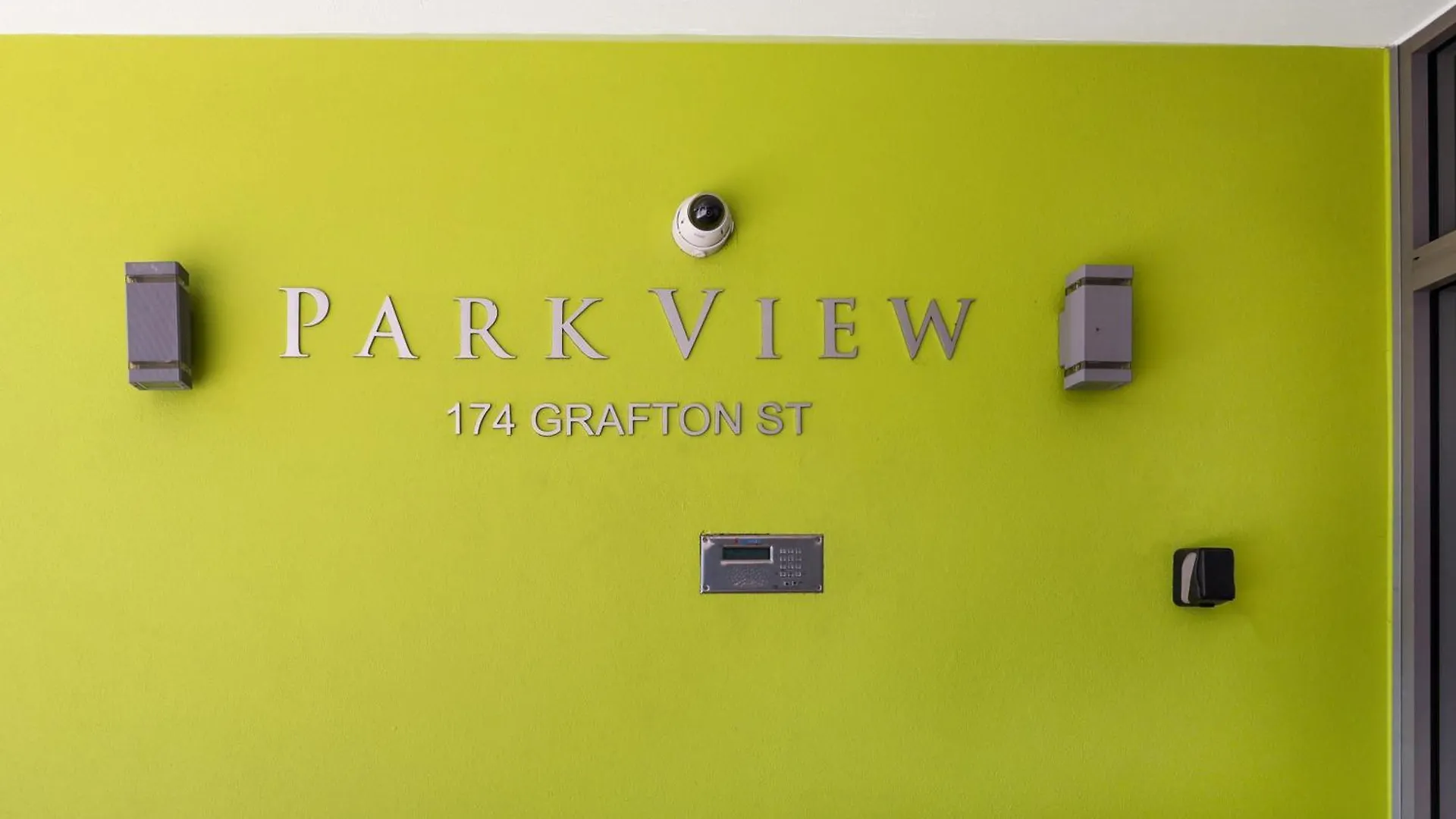 Stunning Ground Floor City Apartment 104 Cairns