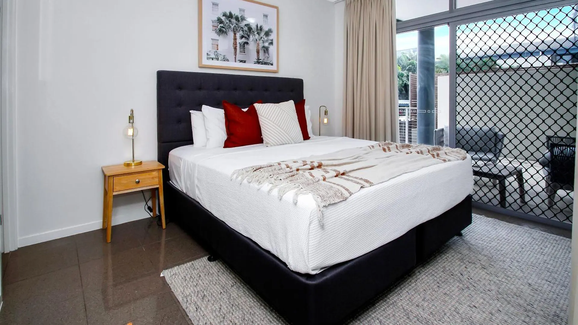 Stunning Ground Floor City Apartment 104 Cairns