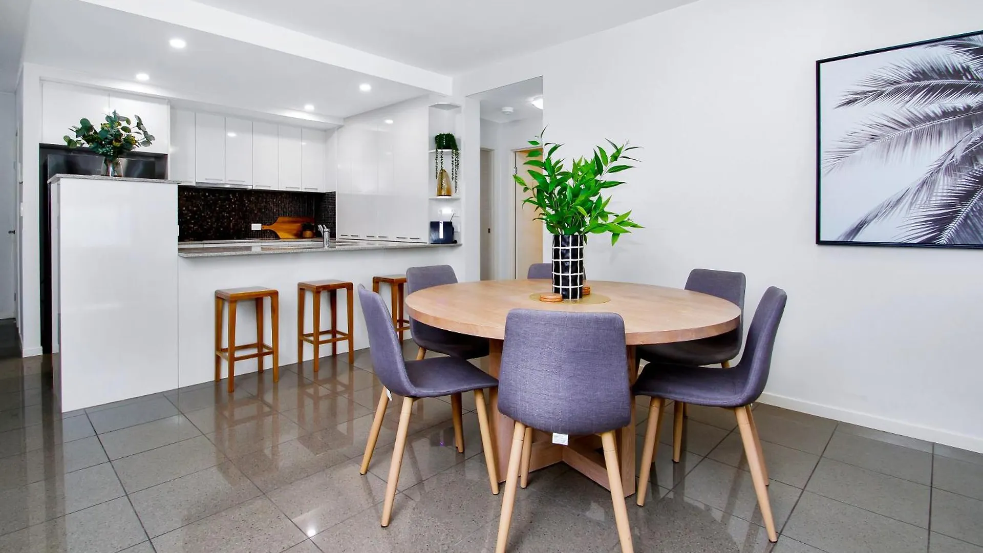 Stunning Ground Floor City Apartment 104 Cairns